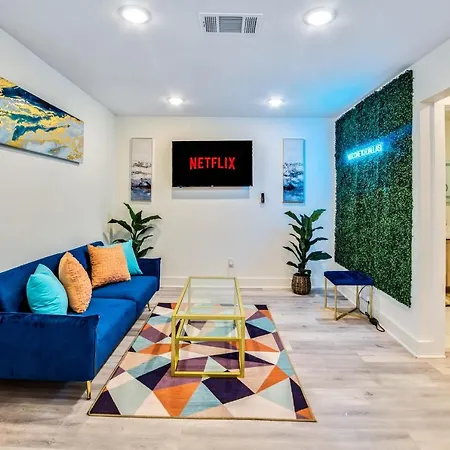 Luxury Queen Suite Near Downtown Dtx/Free Netflix &Parking